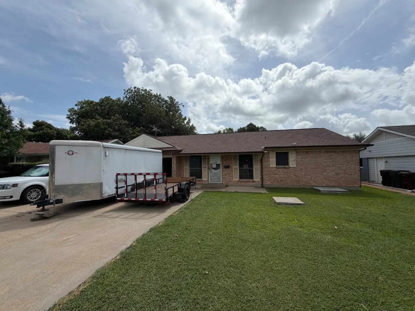 Single-story house with a trailer in the driveway, bought by Tara Pays Cash